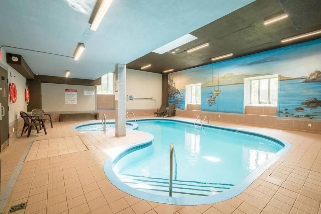 Superbe Condo Bord De L'Eau A Magog Luaran gambar