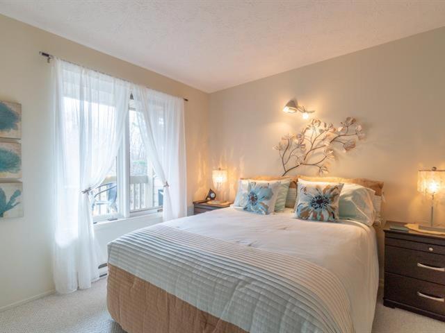 Superbe Condo Bord De L'Eau A Magog Luaran gambar